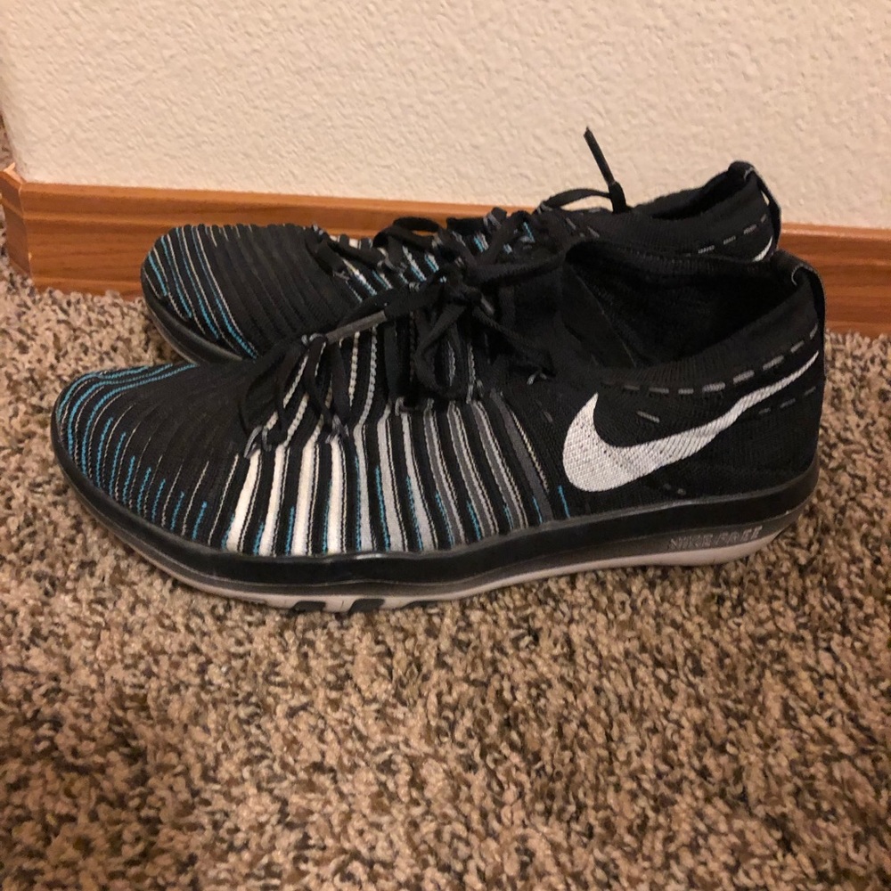 Nike flyknit shoes